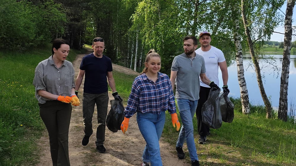 Atliekų rinkimas Utenos Vestuvių kalno apylinkėse